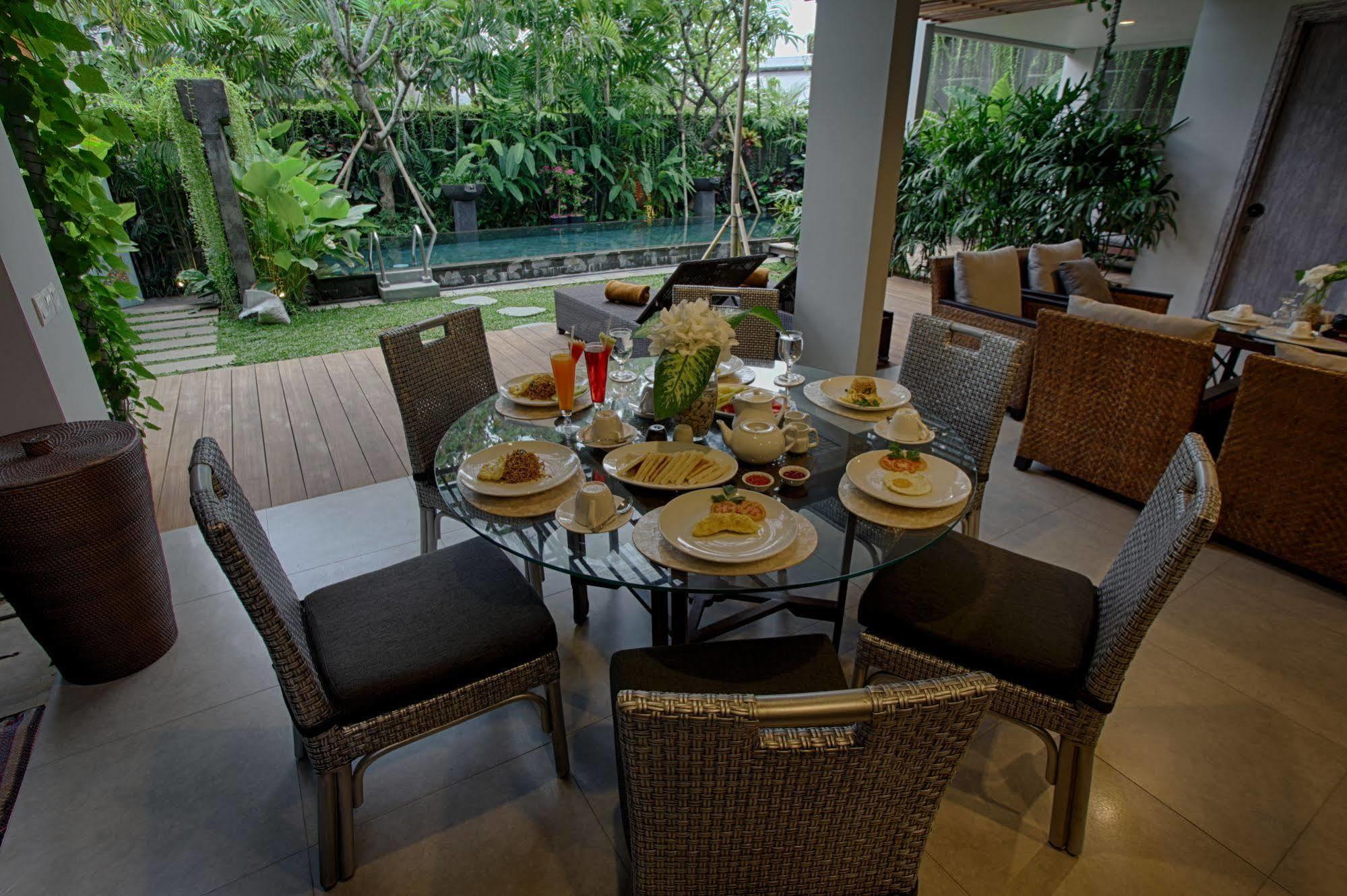 Villa The Poh Jimbaran Esterno foto